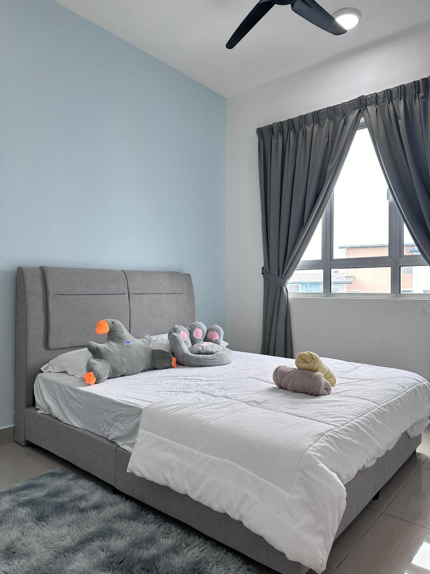 Comfort - 5pax Fantasy Pool View * Seremban
